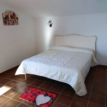 Agriturismo La Valle Dei Ciliegi * Paola